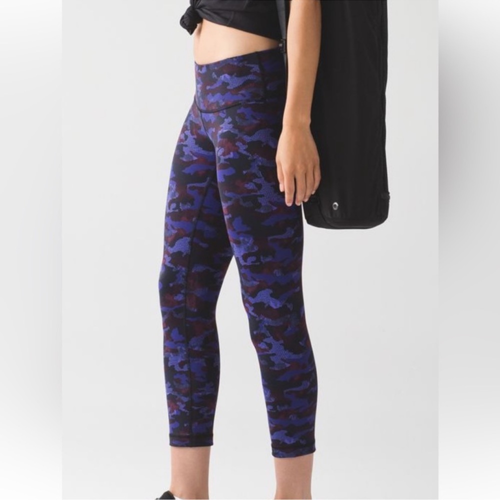lululemon athletica Wonder Under Crop lll Hounds Camo Emperor Blue and Black